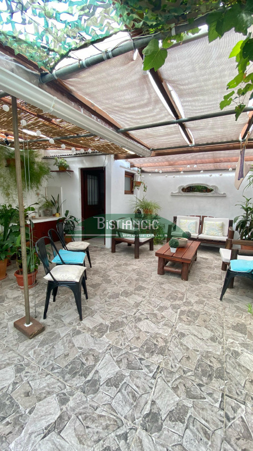 Casa ID.2952 - Casa en Maldonado, 3 dorm 2 baños , nueva con 2 deptos alquilados (buena renta). Todo impecable. Venta US$ 220.000. 