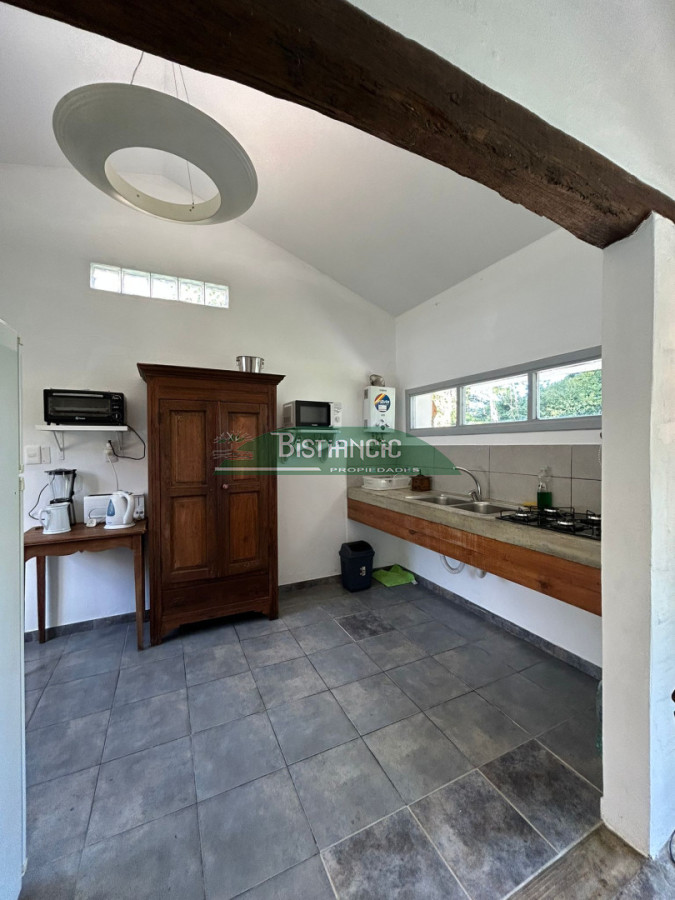 Casa ID.3043 - Hermoso chalet sobre camino la laguna. 3 dorm, 1 baño, barbacoa con baño y deposito. Patio y Estacionamiento. 