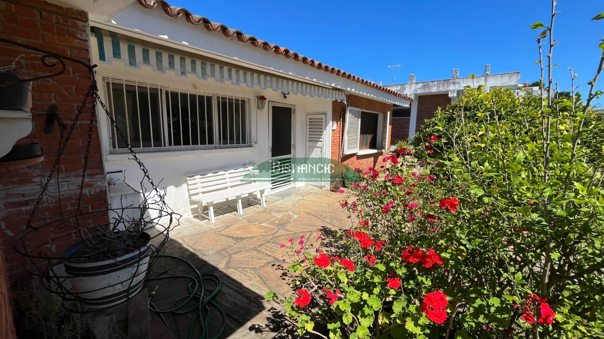 Casa ID.3011 - Chalé Bo Mónaco sobre Chiossi, amplia y sólida construcción, para vivir o comercial. Venta US$320.000. 