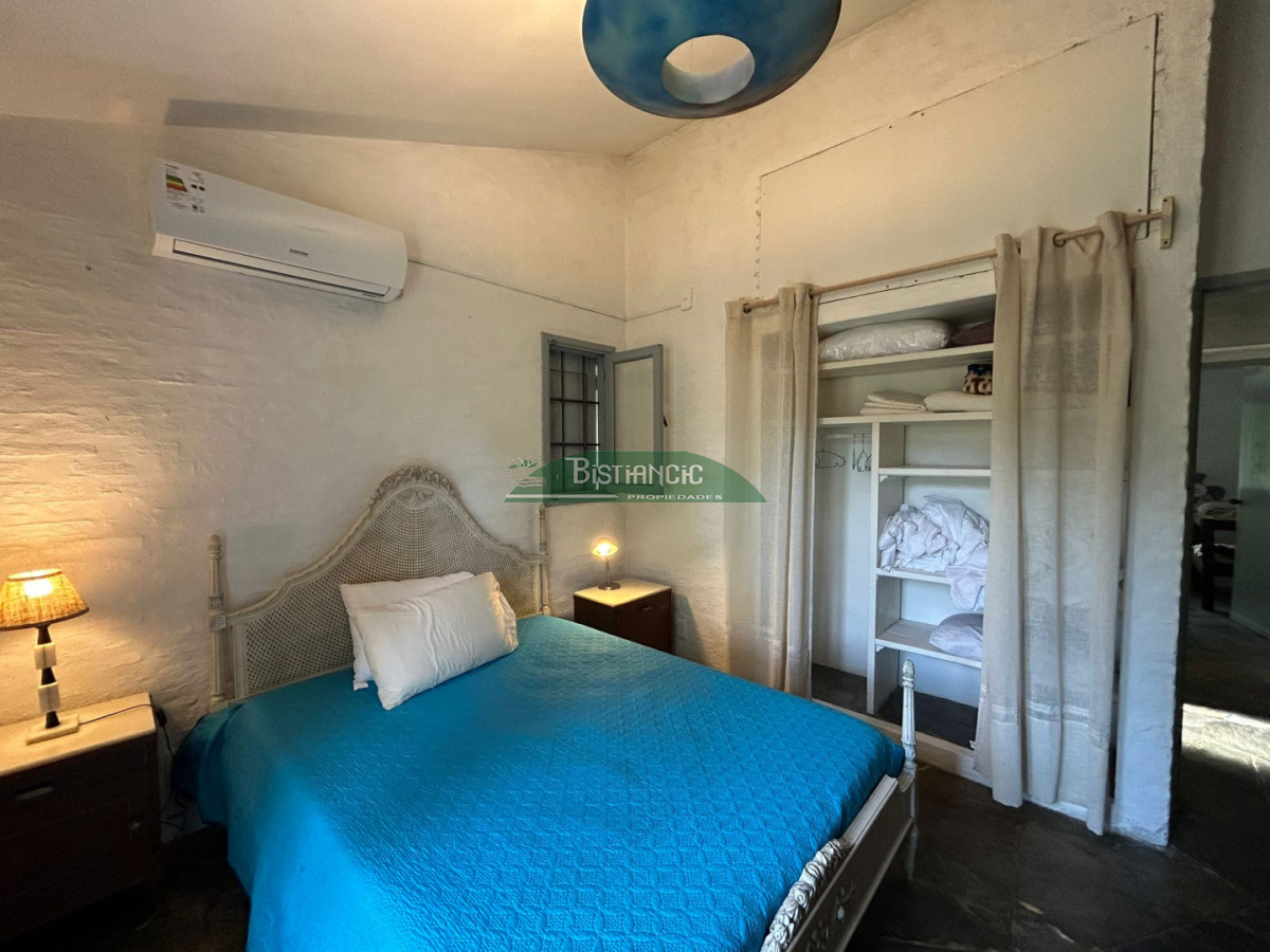 Casa ID.3043 - Hermoso chalet sobre camino la laguna. 3 dorm, 1 baño, barbacoa con baño y deposito. Patio y Estacionamiento. 