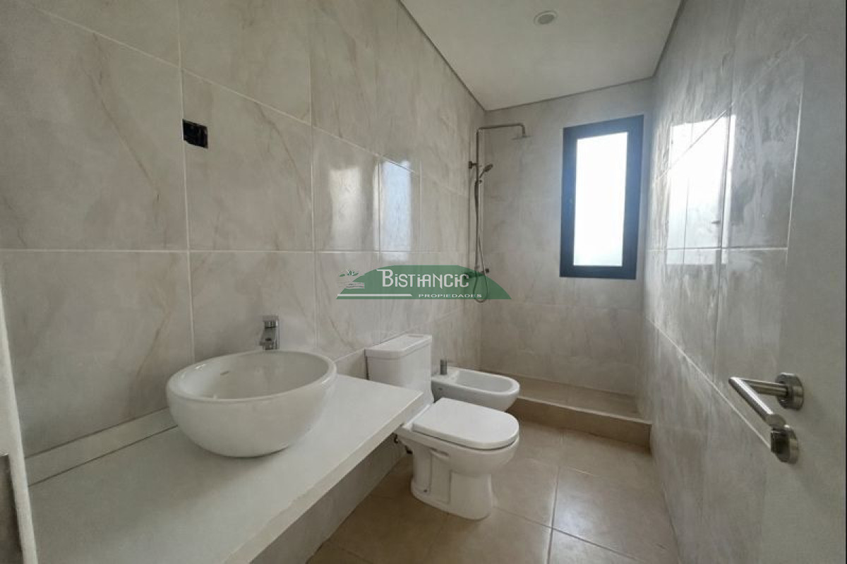 Casa ID.2958 - Casa a estrenar en Pinares , 3 dorm, 2 baños ( 1 en suite), salida con parrillero y pergola. 