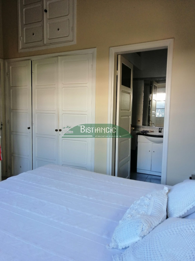 Casa ID.2941 - Pinares cerca del mar Chalé tradicional 1000m2 terreno y 350m2 construidos, 5 dorm 3 baños mas depto externo. Venta US$ 470.000