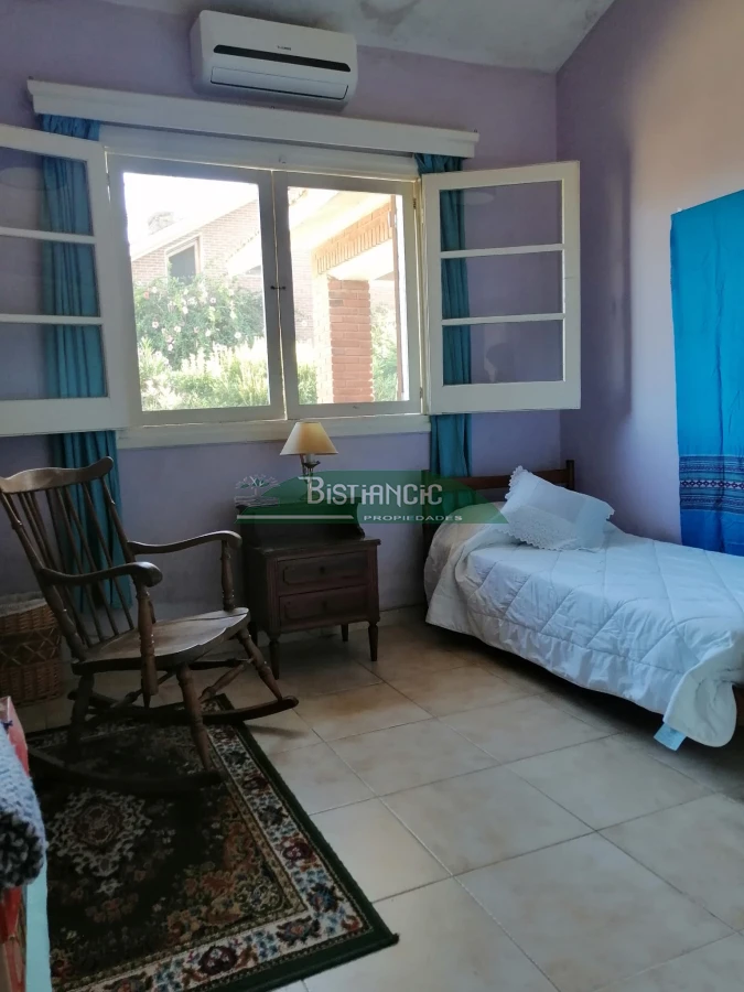 Casa ID.2941 - Pinares cerca del mar Chalé tradicional 1000m2 terreno y 350m2 construidos, 4 dorm 3 baños mas depto externo. Venta US$ 470.000
