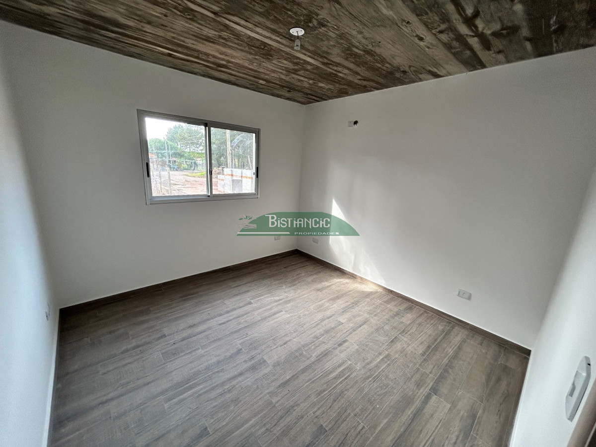 Casa ID.2275 - Casa a estrenar en barrio privado, construcción tradicional, 2 dorm 2 baños 370 m2 de terreno  US$170.000. financiación