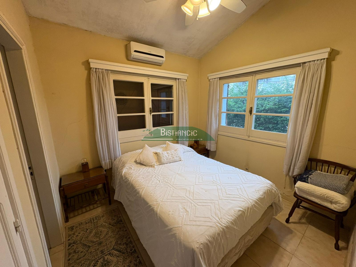 Casa ID.2941 - Pinares cerca del mar Chalé tradicional 1000m2 terreno y 350m2 construidos, 4 dorm 3 baños mas depto externo. Venta US$ 470.000