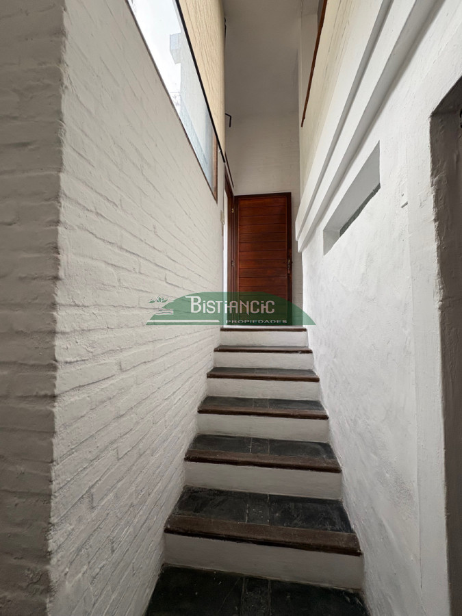 Casa ID.2991 - Rincón del Indio, moderno chalé de 3 dorm 3 baños, terraza con parrilla, super integrado al bosque. Diseño y practicidad en un lugar para disfrutar. 