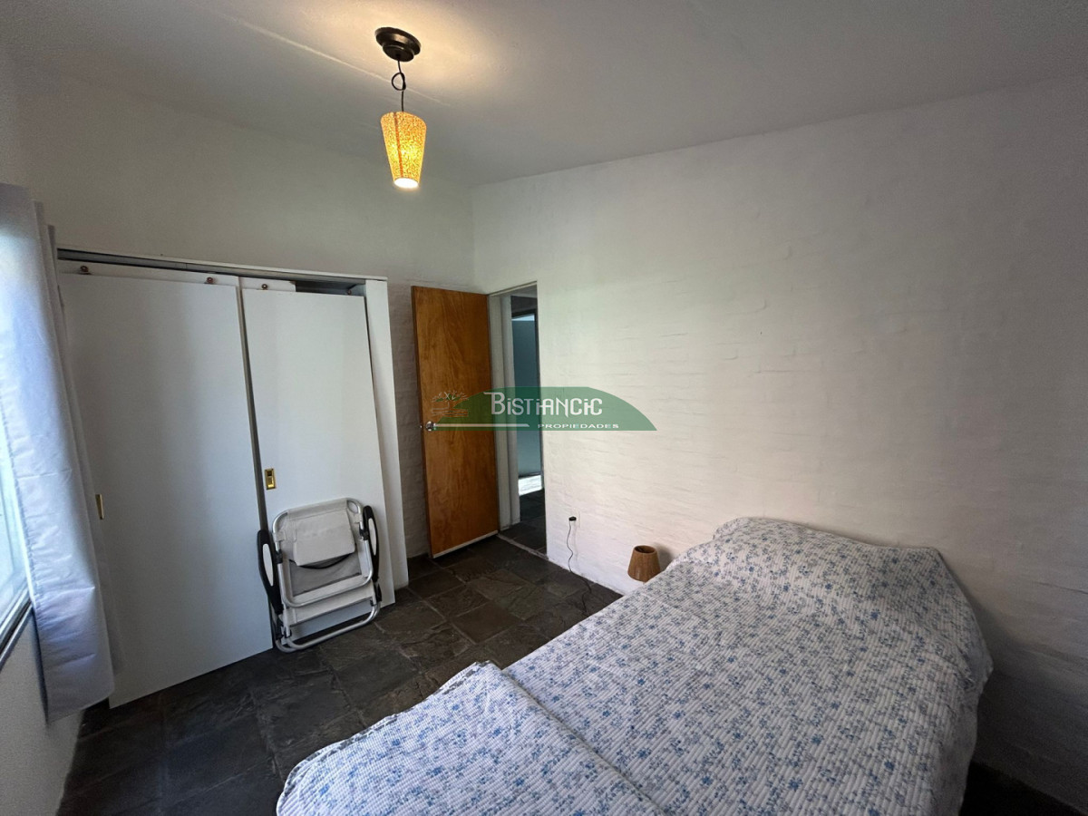 Casa ID.3043 - Hermoso chalet sobre camino la laguna. 3 dorm, 1 baño, barbacoa con baño y deposito. Patio y Estacionamiento. 