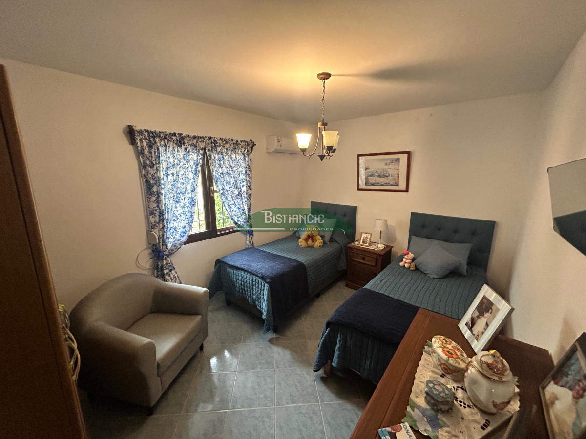 Casa ID.2908 - Maldonado, casa impecable de 2 dorm, 1 baño, living , barbacoa, galpón, etc. Precio de venta US$ 125.000.