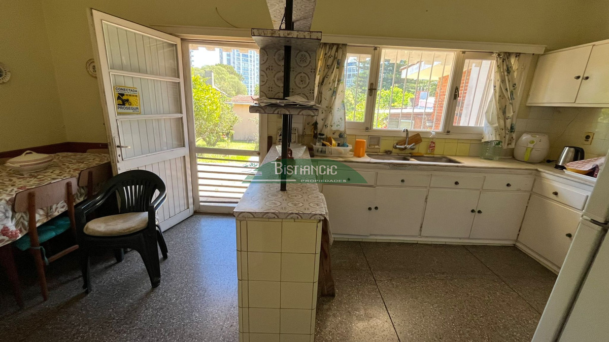 Casa ID.3011 - Chalé Bo Mónaco sobre Chiossi, amplia y sólida construcción, para vivir o comercial. Venta US$320.000. 