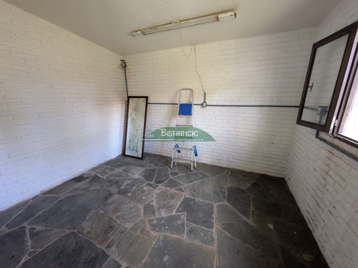 Casa ID.3043 - Hermoso chalet sobre camino la laguna. 3 dorm, 1 baño, barbacoa con baño y deposito. Patio y Estacionamiento. 