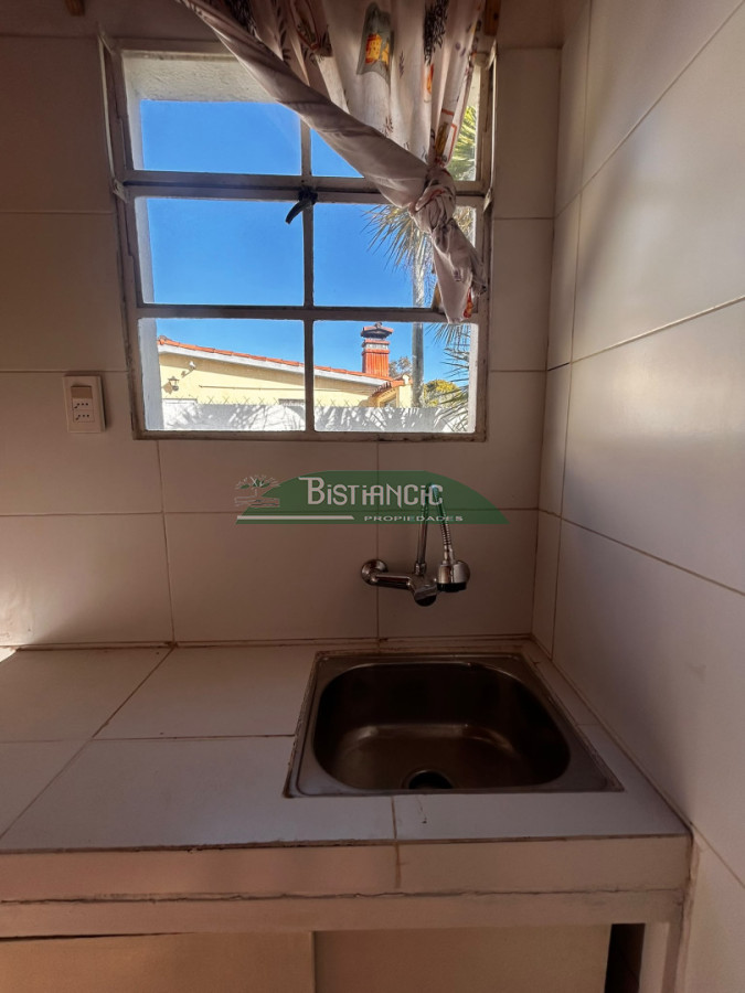 Casa ID.2896 - Apto tipo casita en alquiler anual, 1 dormitorio, con patio. 