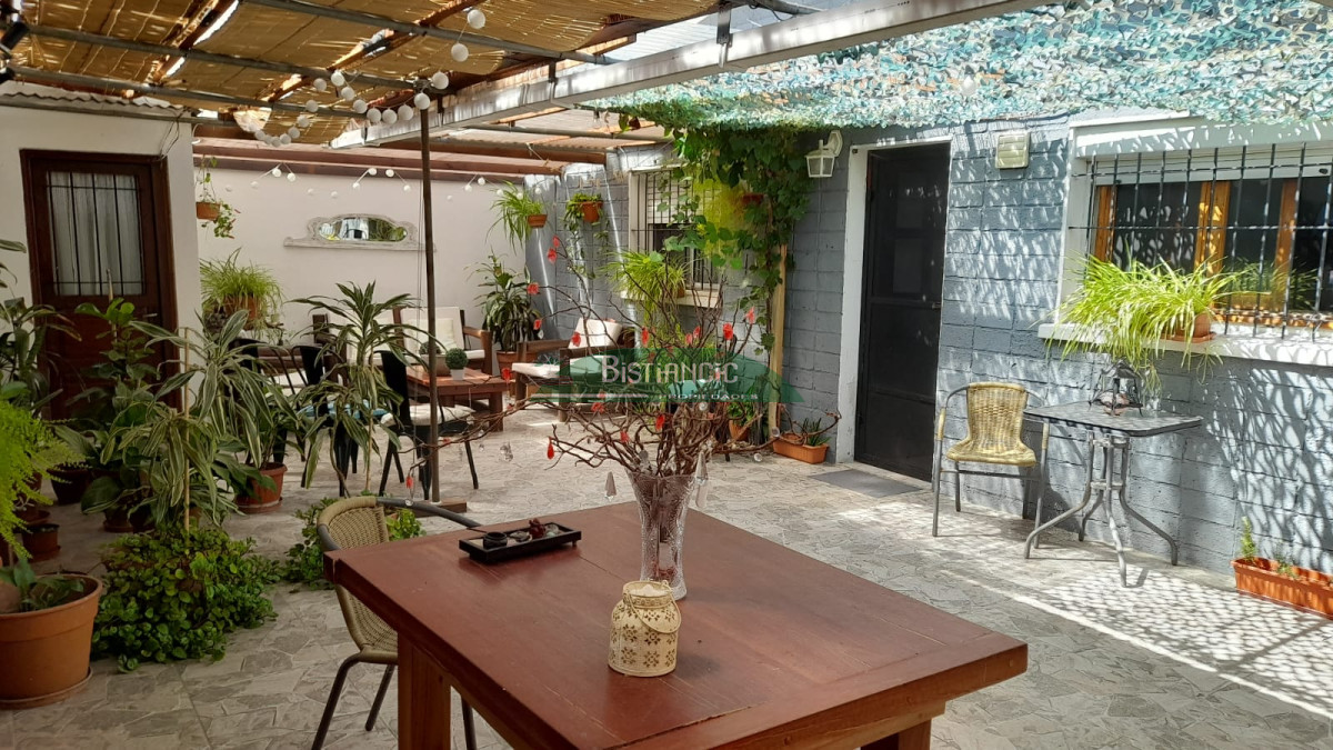 Casa ID.2952 - Casa en Maldonado, 3 dorm 2 baños , nueva con 2 deptos alquilados (buena renta). Todo impecable. Venta US$ 220.000. 