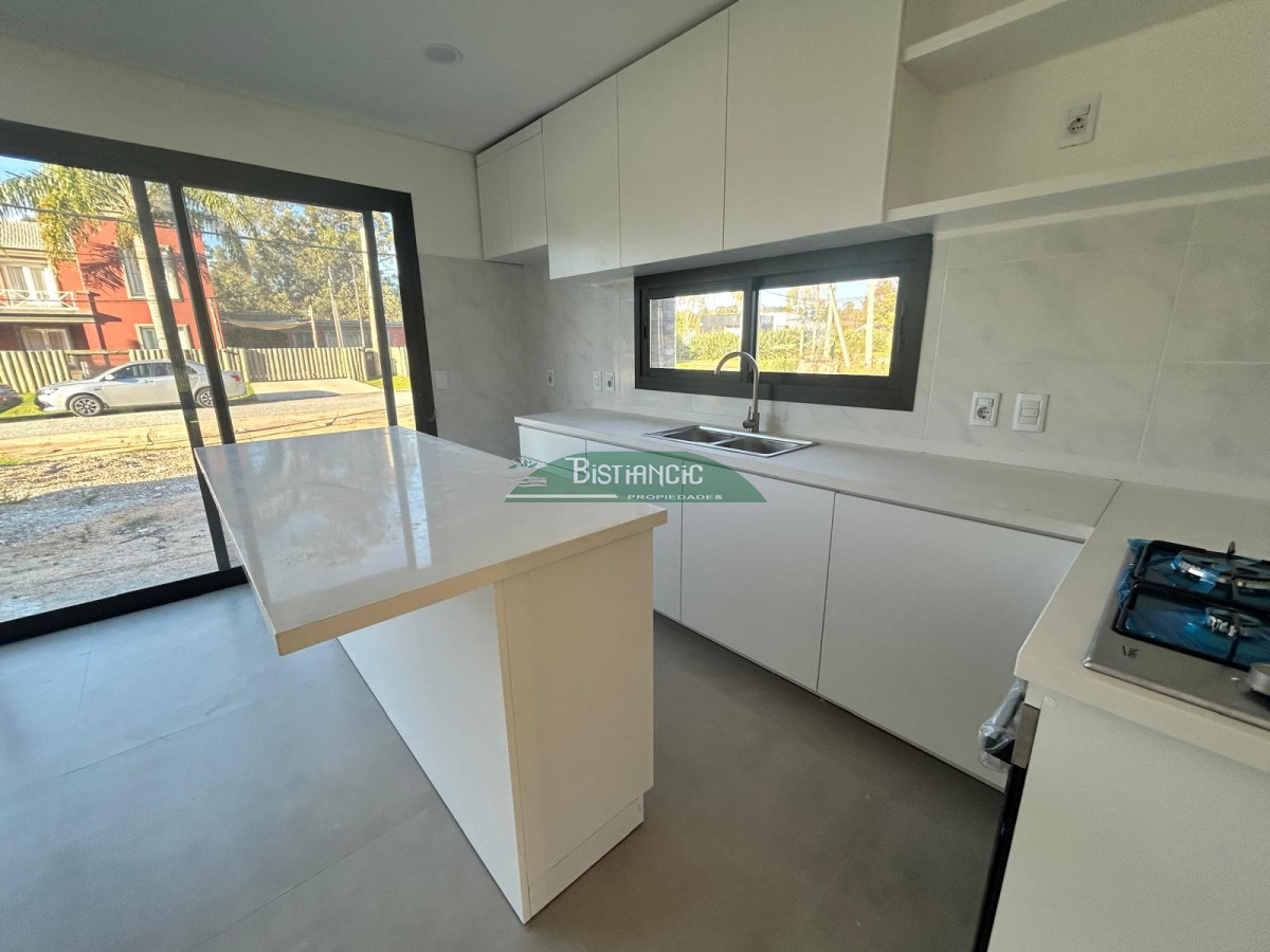 Casa ID.2958 - Casa a estrenar en Pinares , 3 dorm, 2 baños ( 1 en suite), salida con parrillero y pergola. 
