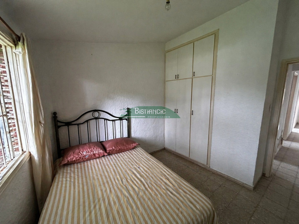 Casa ID.3019 - Pinares Chalé tradicional 3 dorm 2 baños + servicio, 718 m2 jardín, cerca de todo. Venta US$ 310.000.