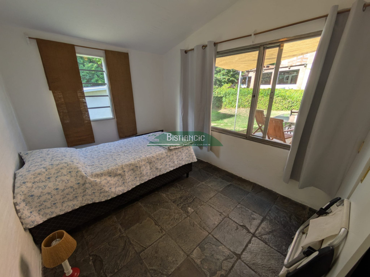 Casa ID.3043 - Hermoso chalet sobre camino la laguna. 3 dorm, 1 baño, barbacoa con baño y deposito. Patio y Estacionamiento. 