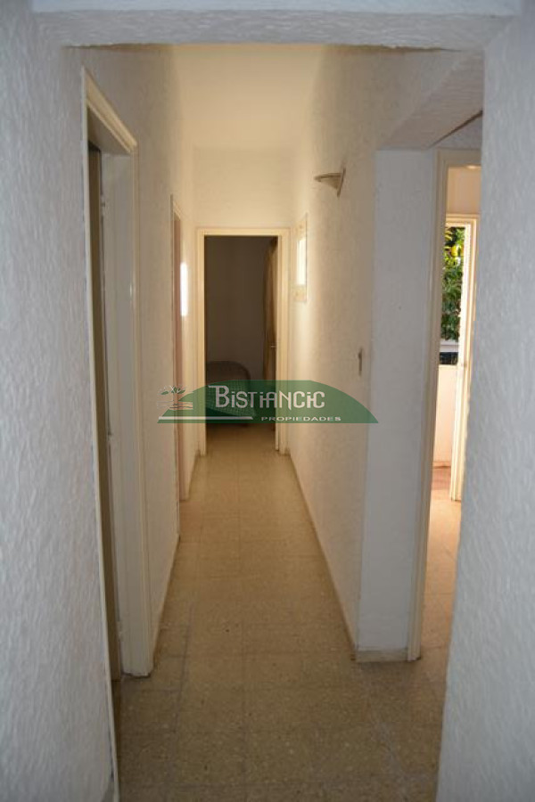 Casa ID.3019 - Pinares Chalé tradicional 3 dorm 2 baños + servicio, 718 m2 jardín, cerca de todo. Venta US$ 268.000.