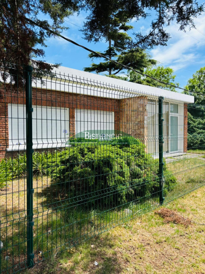 Casa ID.3018 - Casa en alquiler de temporada con garaje y amplio patio - Iporá