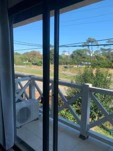 Alquiler anual duplex en jardines de cordoba, 3 dormitorios, 3 baños (1 en suite), parrillero, cochera y patio.  