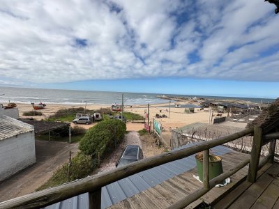 Alquiler restoran con casa frente al mar en Punta del Diablo, playa de los pescadores. UNICO!