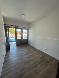 Alquiler anual en centro de Maldonado, 1 dormitorio, con estacionamiento y patio con parrillero