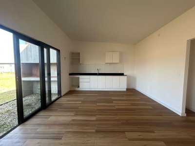 Casa a estrenar en venta, fraccionamiento Miradores. 2 dorm. 