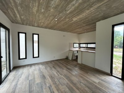 Casa a estrenar en barrio privado, construcción tradicional, 2 dorm 2 baños 370 m2 de terreno  