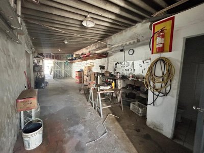 Depósito taller en alquiler, 250m2 de galpón sectorizado con patio 
