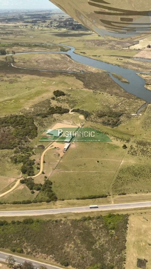 Chacra ID.2992 - Chacra cerca de Pta del Este, con mejoras, caminos, caballerizas y afines.  