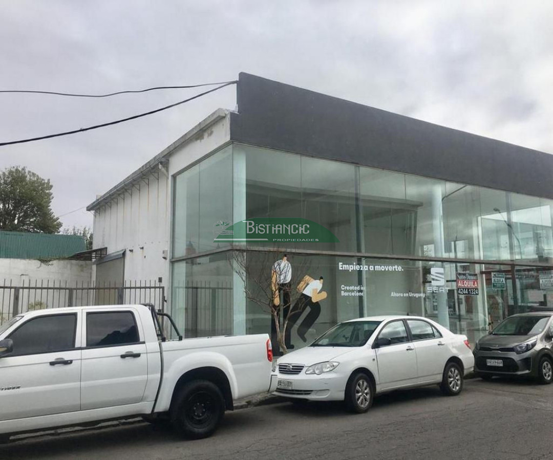 Local Comercial ID.2652 - Amplio local 350 m2 vidriado, sobre calle principa