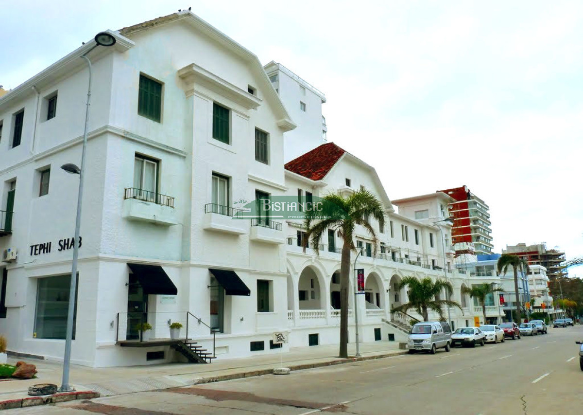 Local Comercial ID.2669 - Local calle 20 con 7 mts de frente muy buen lugar 