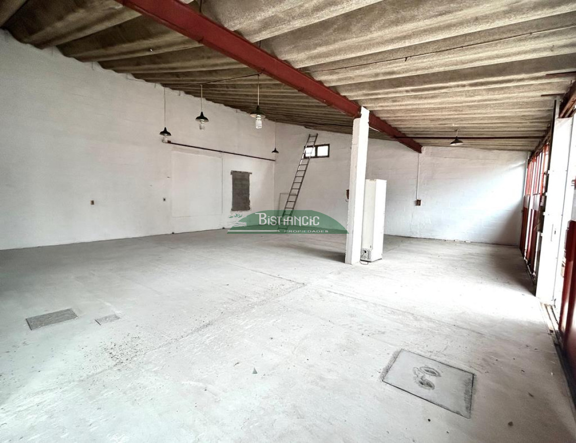 Local Comercial ID.2848 - Galpón de 500 m2 con oficina y lugar para vehículos , cerca del centro de Maldonado. Alquiler US$ 2300., Venta US$ 310.000. Consulte