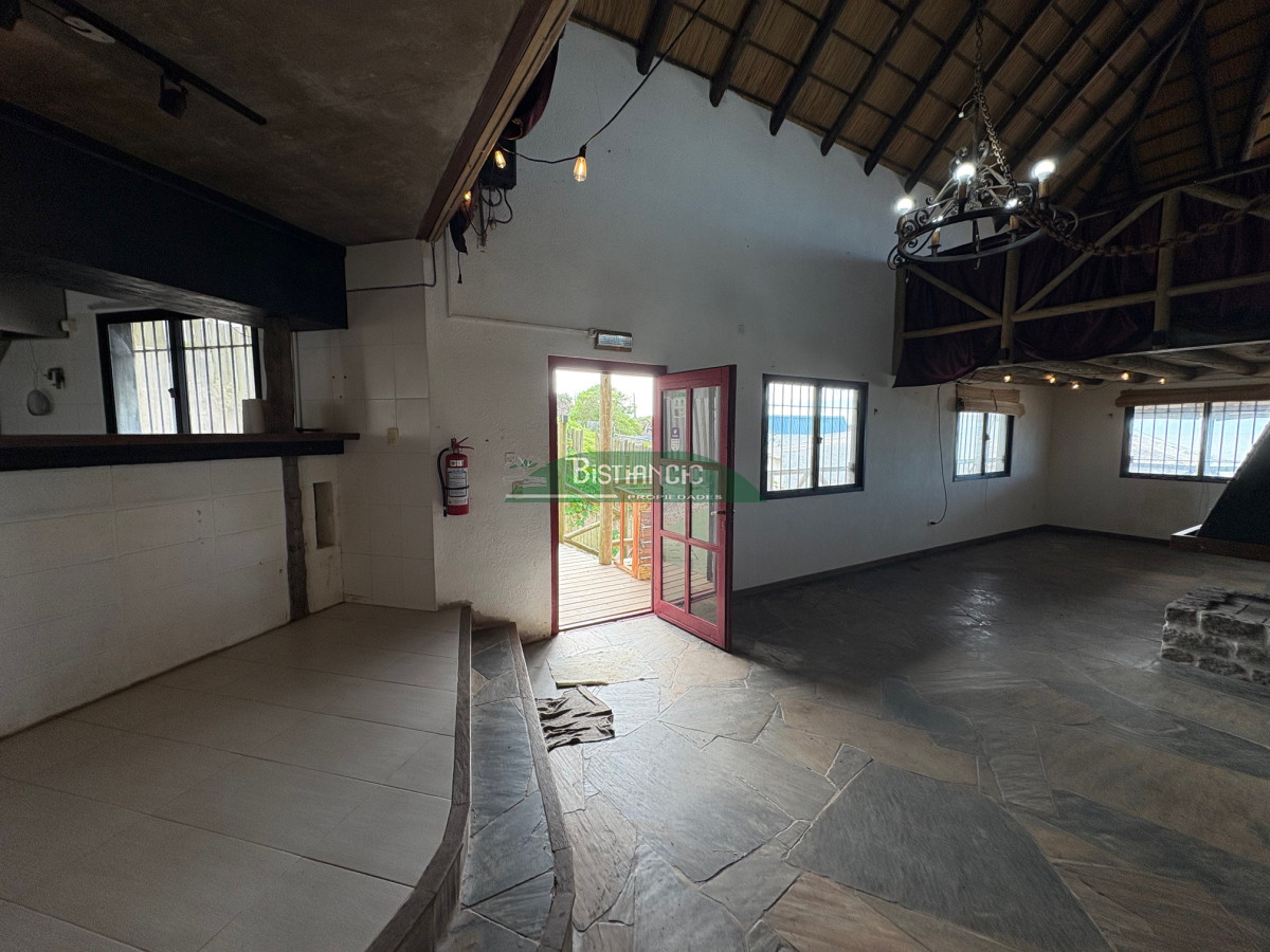 Local Comercial ID.2989 - Restoran en Punta del Diablo frente al mar, con vivienda. Playa de los Pescadores