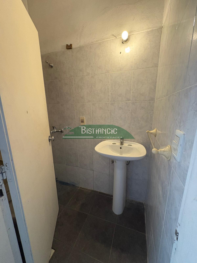 Local Comercial ID.3010 - Local comercial en Alquiler anual, sobre Av. Aparicio Saravia 