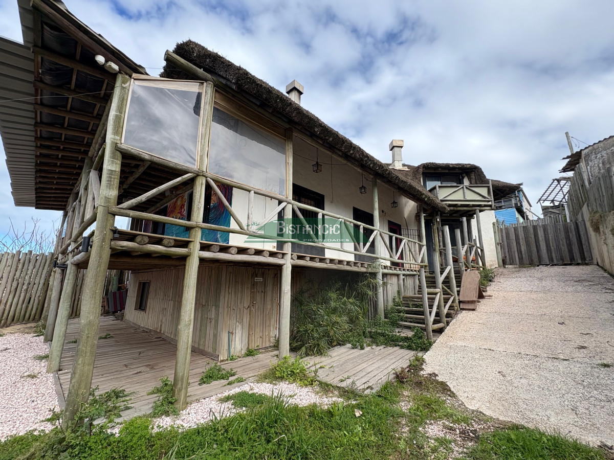 Local Comercial ID.2989 - Restoran en Punta del Diablo frente al mar, con vivienda. Playa de los Pescadores