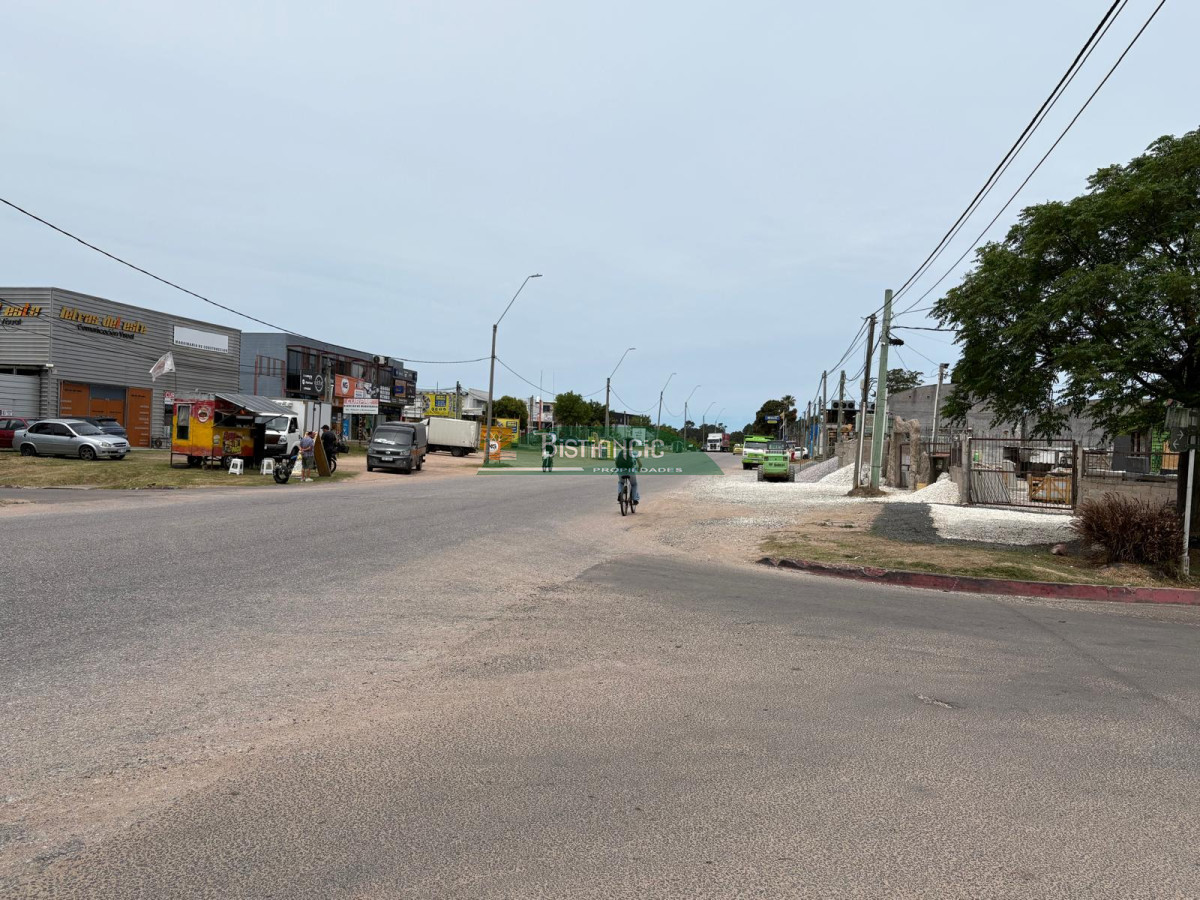 Local Comercial ID.3010 - Local comercial en Alquiler anual, sobre Av. Aparicio Saravia 