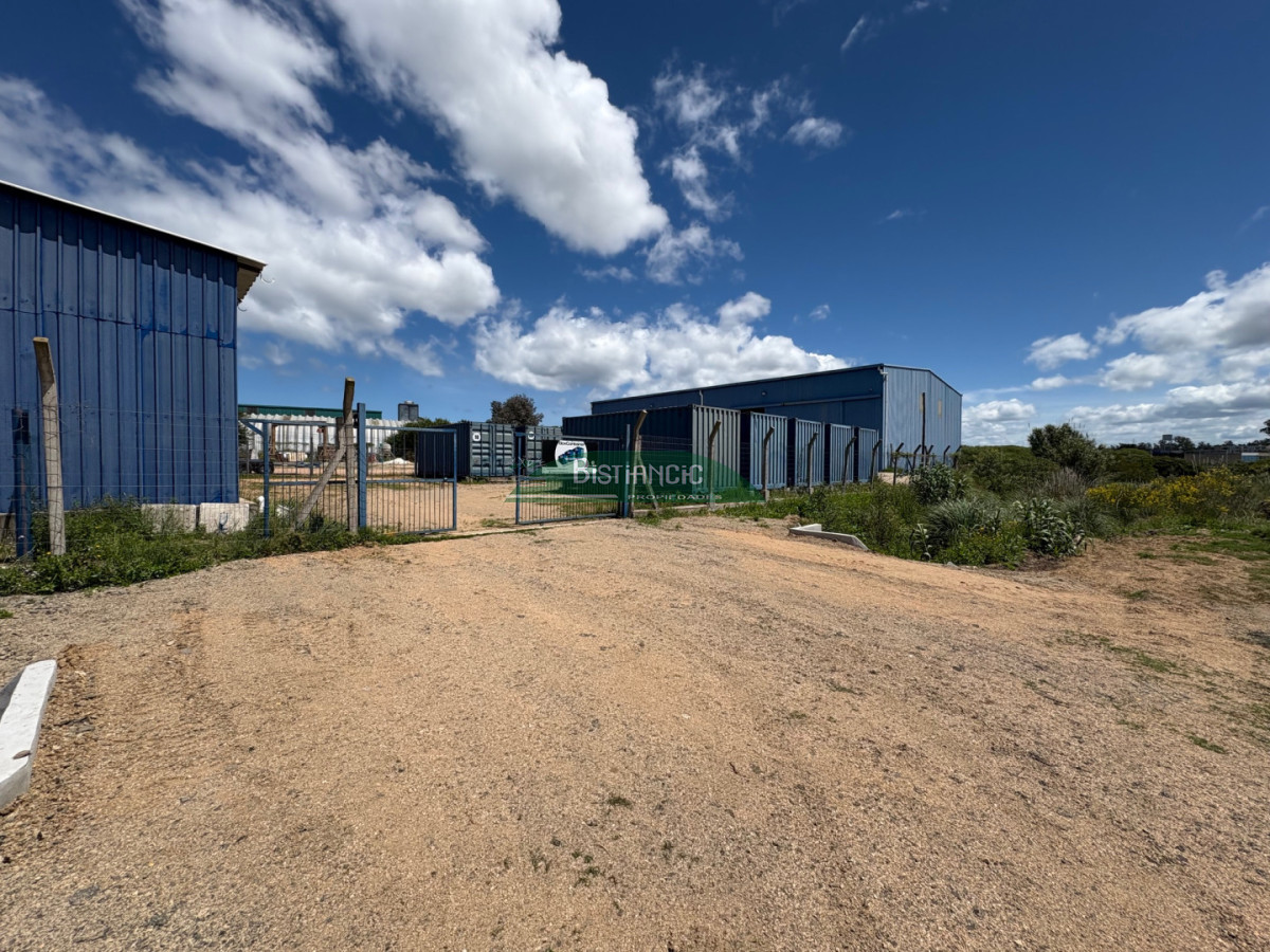 Local Comercial ID.2921 - Galpon próximo a ruta 39, 300 m2 con oficina y baño, cerco perimetral, etc. Alquiler US$ 2350