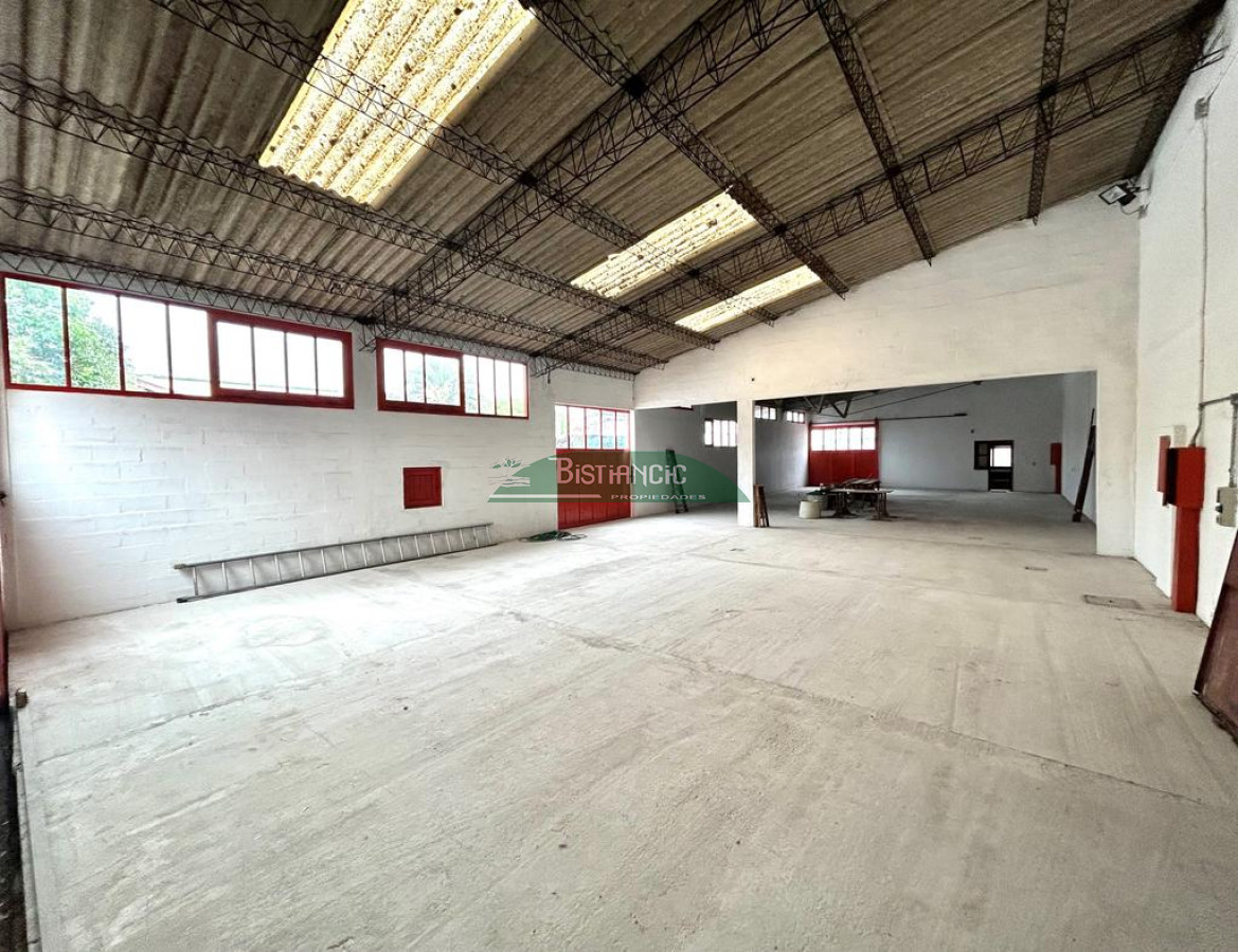 Local Comercial ID.2848 - Galpón de 500 m2 con oficina y lugar para vehículos , cerca del centro de Maldonado. Alquiler US$ 2300., Venta US$ 310.000. Consulte