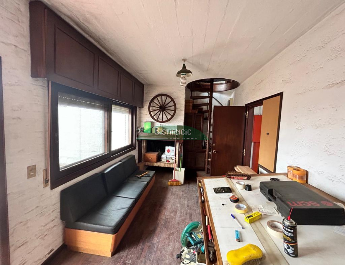 Local Comercial ID.2848 - Galpón de 500 m2 con oficina y lugar para vehículos , cerca del centro de Maldonado. Alquiler US$ 2300., Venta US$ 310.000. Consulte