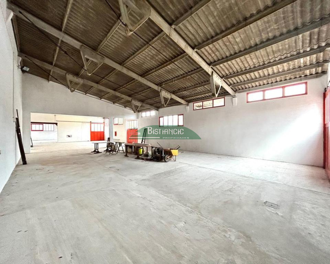 Local Comercial ID.2848 - Galpón de 500 m2 con oficina y lugar para vehículos , cerca del centro de Maldonado. Alquiler US$ 2300., Venta US$ 310.000. Consulte