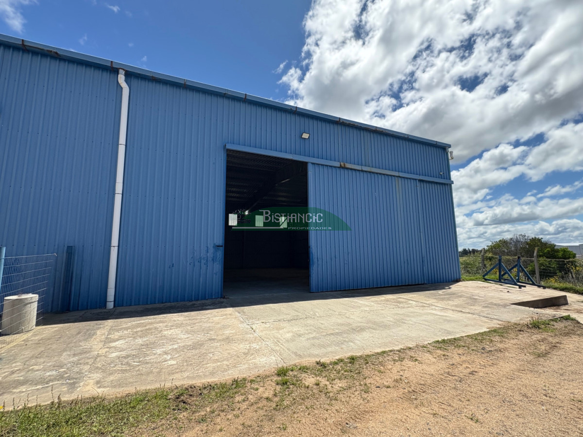 Local Comercial ID.2921 - Galpon próximo a ruta 39, 300 m2 con oficina y baño, cerco perimetral, etc. Alquiler US$ 2350