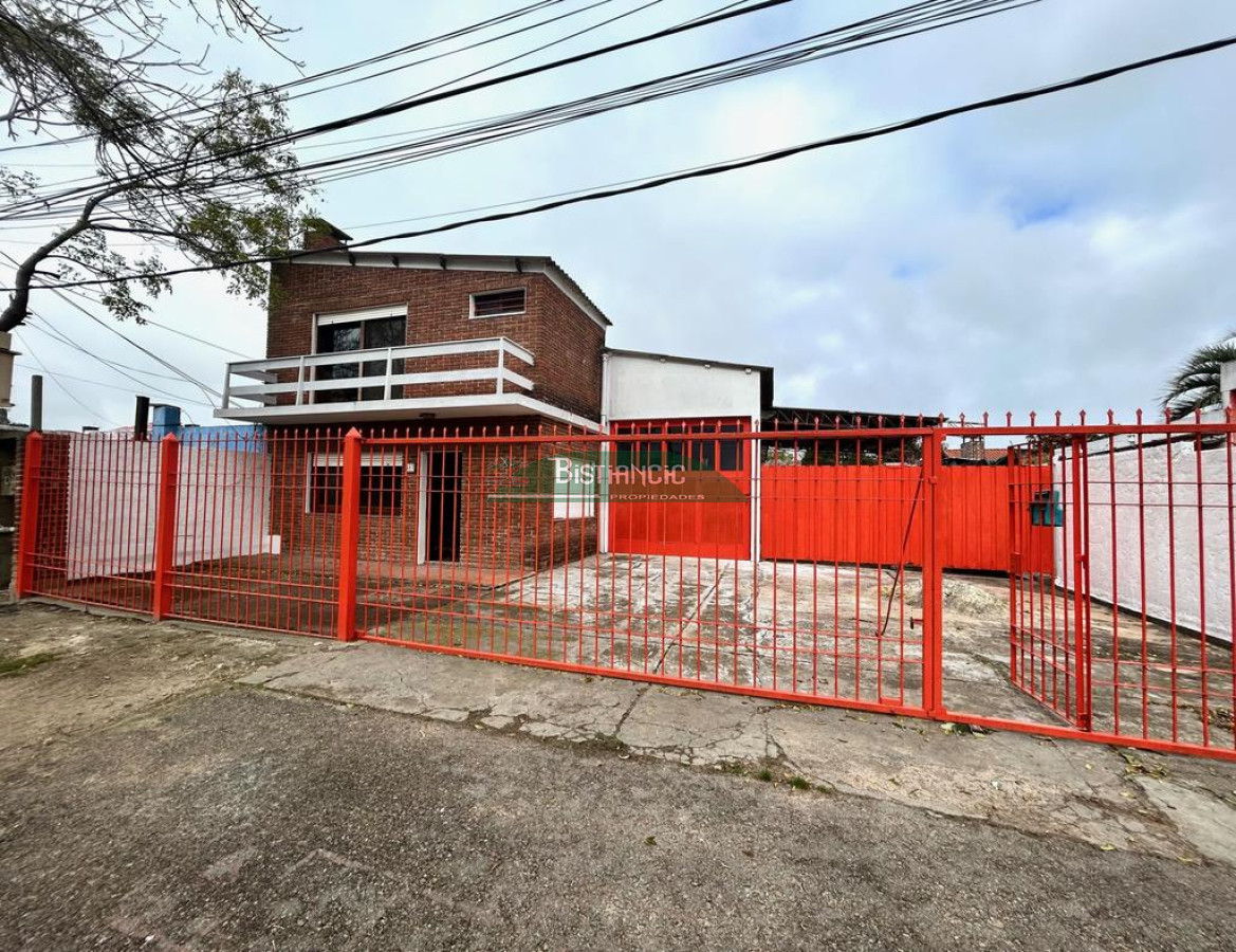 Local Comercial ID.2848 - Galpón de 500 m2 con oficina y lugar para vehículos , cerca del centro de Maldonado. Alquiler US$ 2300., Venta US$ 310.000. Consulte