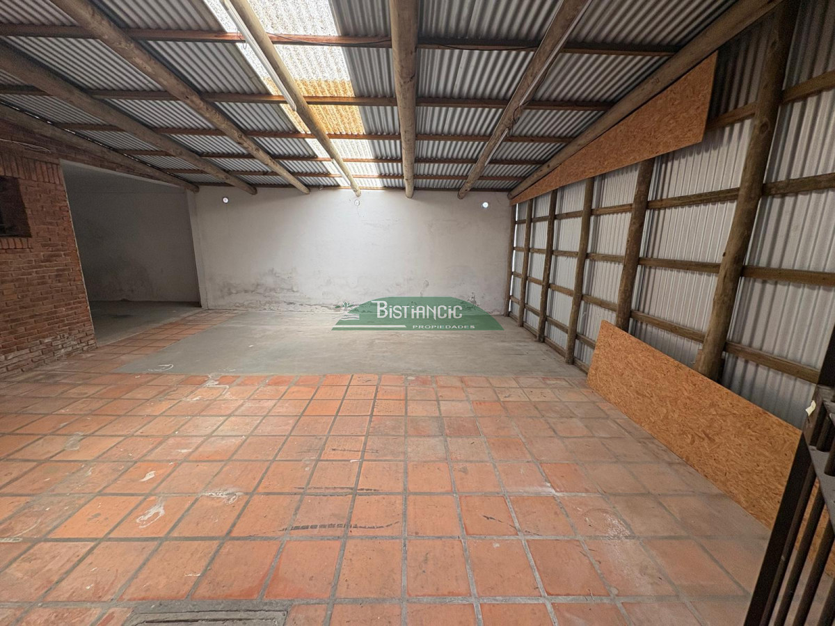 Local Comercial ID.3010 - Local comercial en Alquiler anual, sobre Av. Aparicio Saravia 