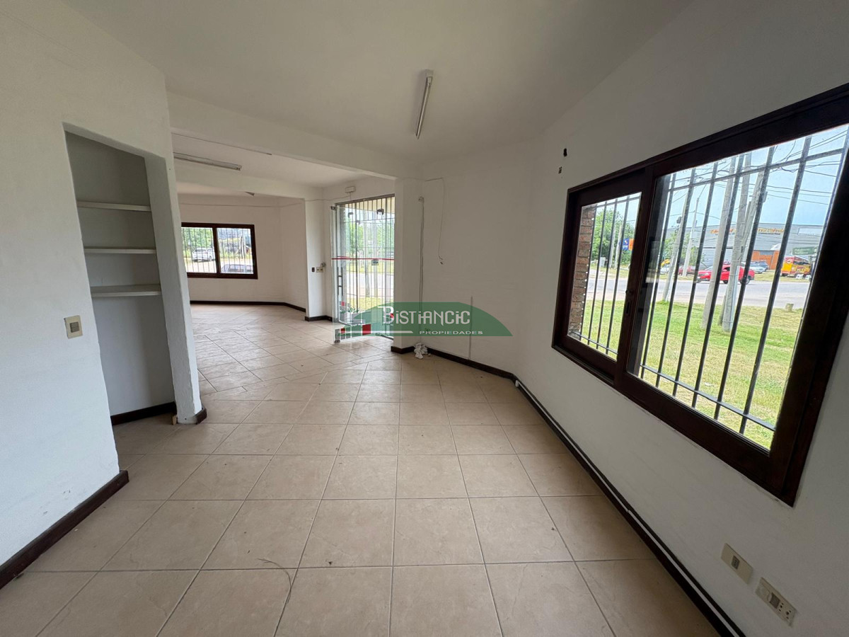 Local Comercial ID.3010 - Local comercial en Alquiler anual, sobre Av. Aparicio Saravia 