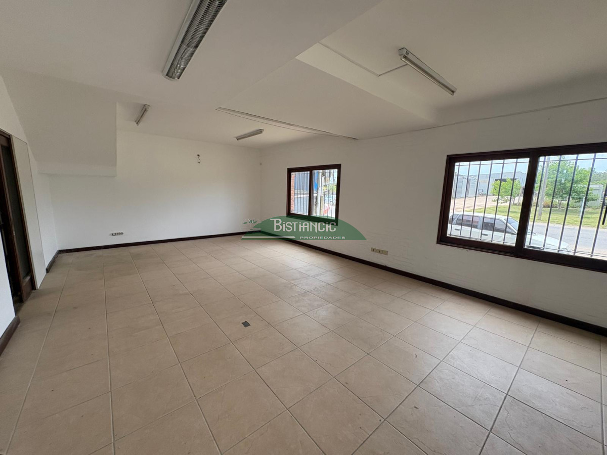 Local Comercial ID.3010 - Local comercial en Alquiler anual, sobre Av. Aparicio Saravia 