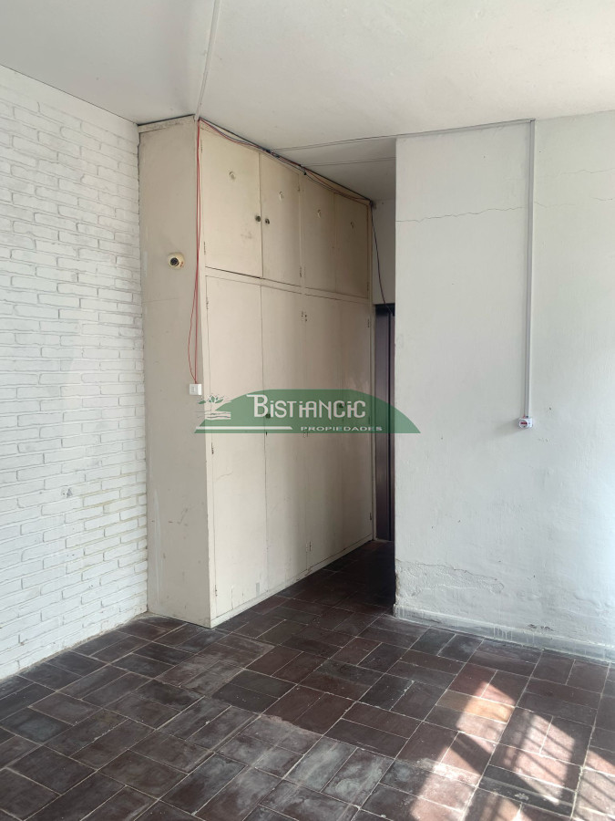 Local Comercial ID.1875 - Local casi peatonal Sarandí por Ituzaingó