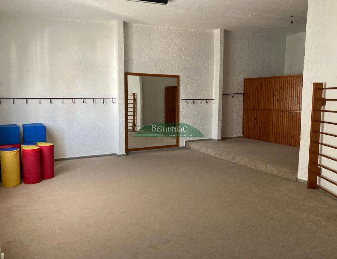 Terreno ID.2937 - Gran terreno en Maldonado, próximo a Shoping Atlántico, 1950 m2 apto PB+9PA.