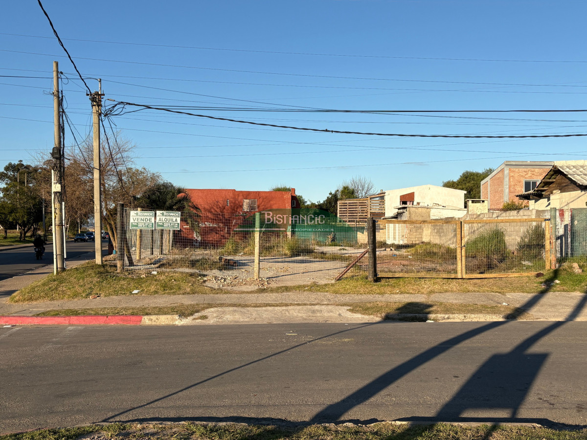 Terreno ID.2964 - Terreno de 710m2 en venta! totalmente cercado con porton, en gran esquina, zona de alto transito.