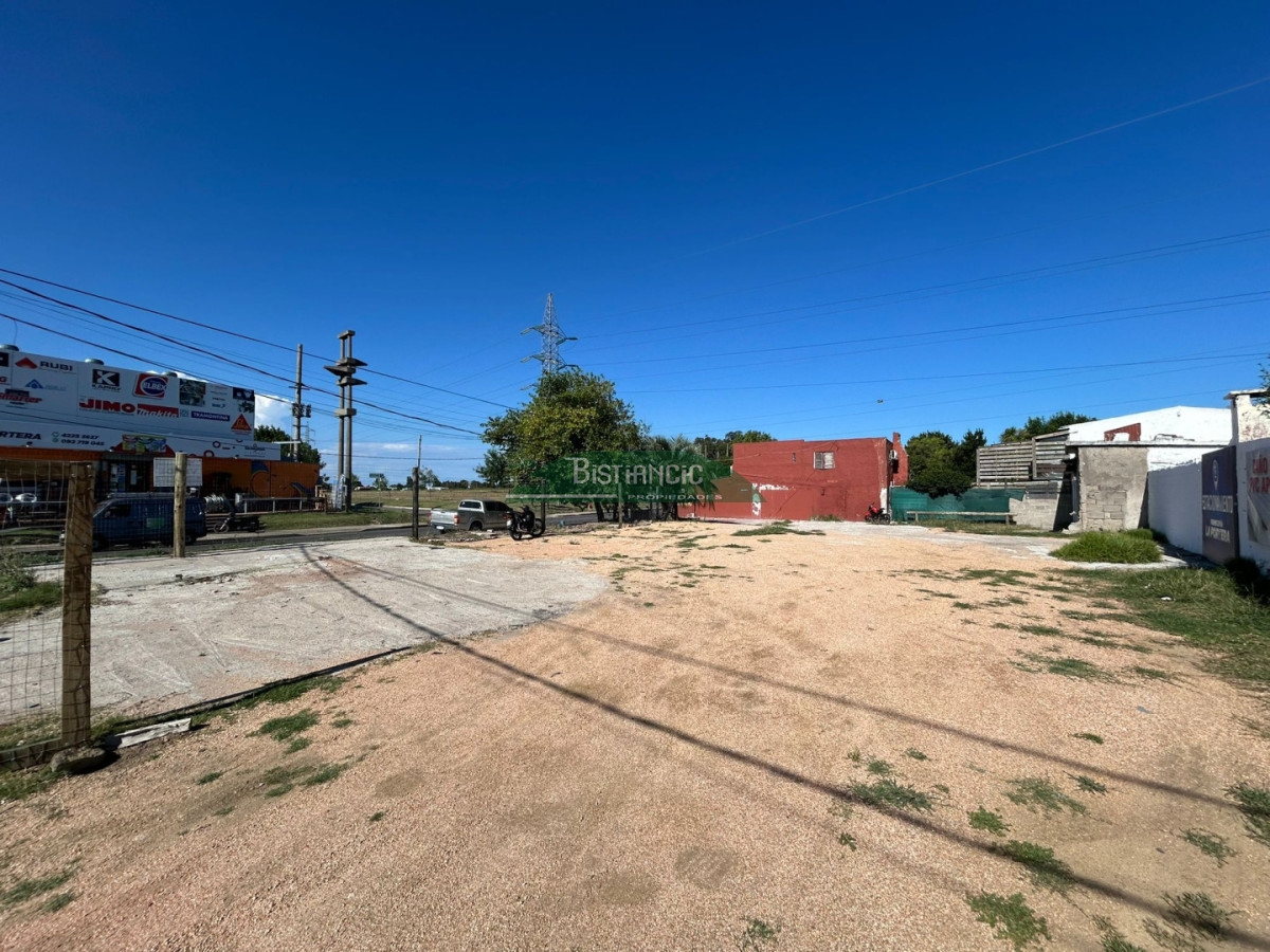 Terreno ID.2964 - Terreno de 710m2 en venta! totalmente cercado con porton, en gran esquina, zona de alto transito.