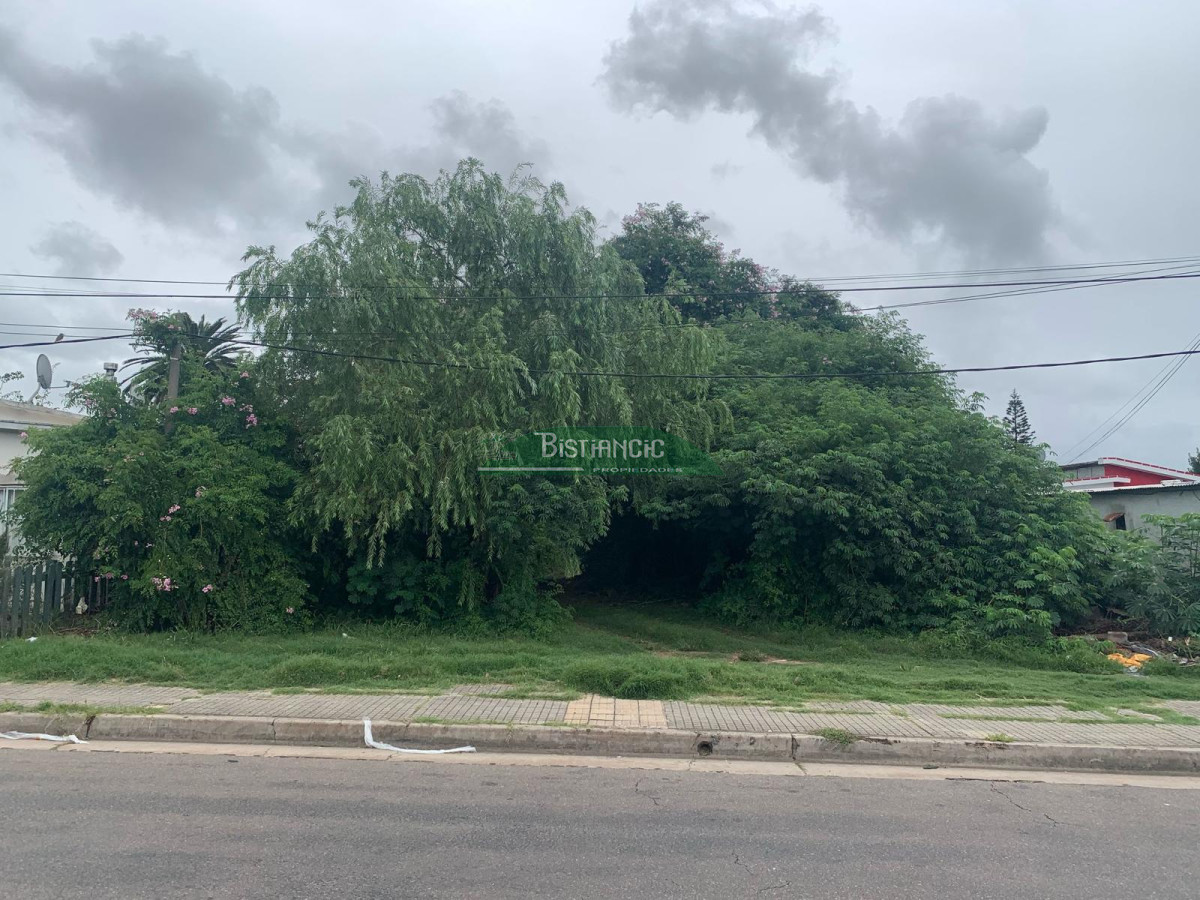 Terreno ID.2866 - Terreno de 450m2, cont. Sarandí ideal construir deptos. para renta. Venta US$ 77.000.