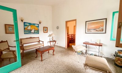 VENTA CASA 2 DORMITORIOS + DEPENDENCIA DE SERVICIO COMPLETO 175 M2 EDIFICADOS BARBACOA GARAGE Y COCHERA IMPERDIBLE PUNTA DEL ESTE LAS DELICIAS